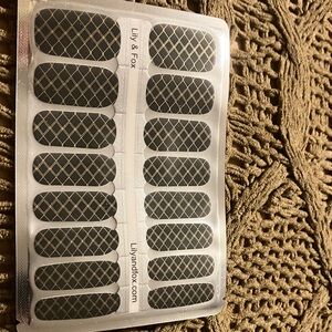 Lily & Fox 🦊 nail wraps